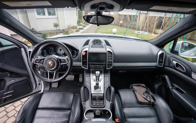 Porsche Cayenne cena 177900 przebieg: 83900, rok produkcji 2016 z Białystok małe 301